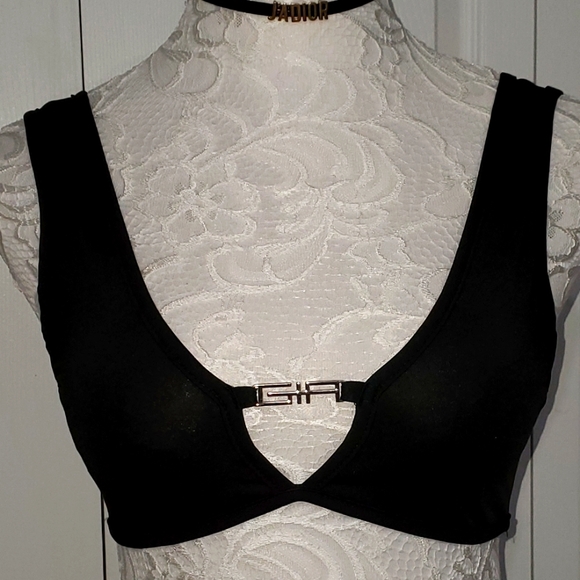 Tops - Black crop tank top or bralette